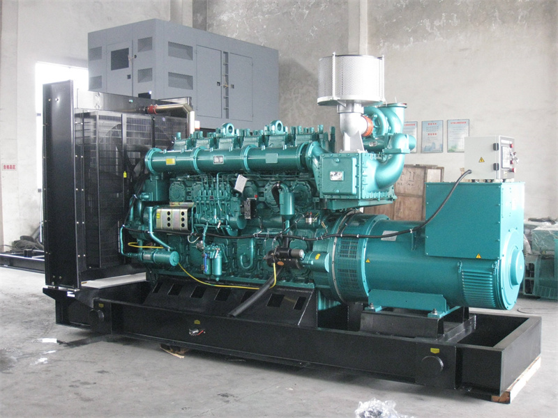 米易200KW 柴油发电机的油耗是多少？