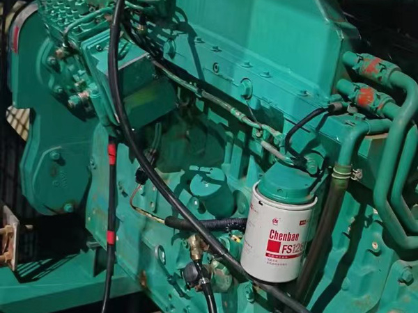 米易如何确定新的发电机组控制系统是否与原系统兼容？